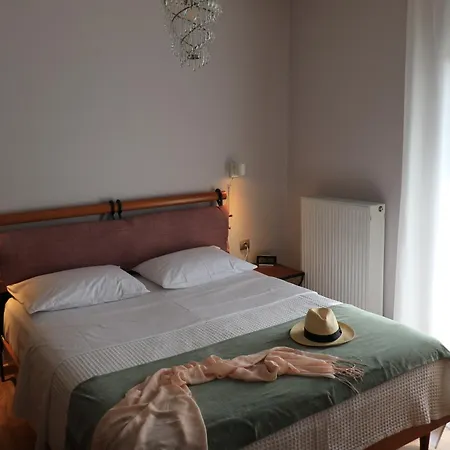 Theros Willa Néa Péramos